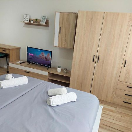 Aweshome City Apartment - 3 Bedrooms And Free Parking ديبريتْسين المظهر الخارجي الصورة