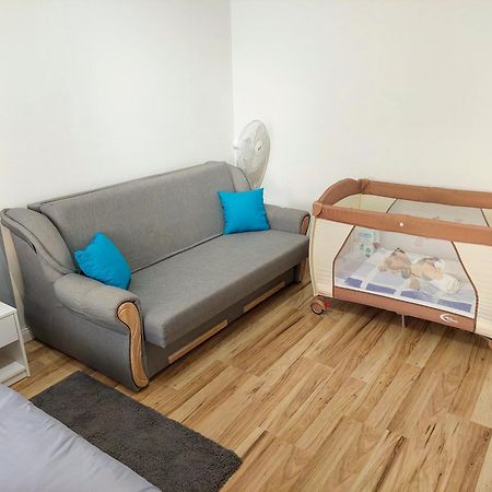 Aweshome City Apartment - 3 Bedrooms And Free Parking ديبريتْسين المظهر الخارجي الصورة