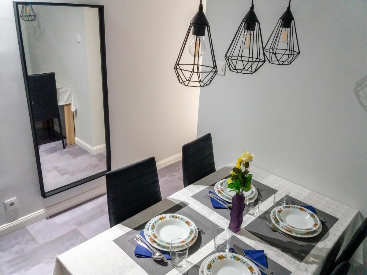 Aweshome City Apartment - 3 Bedrooms And Free Parking ديبريتْسين المظهر الخارجي الصورة