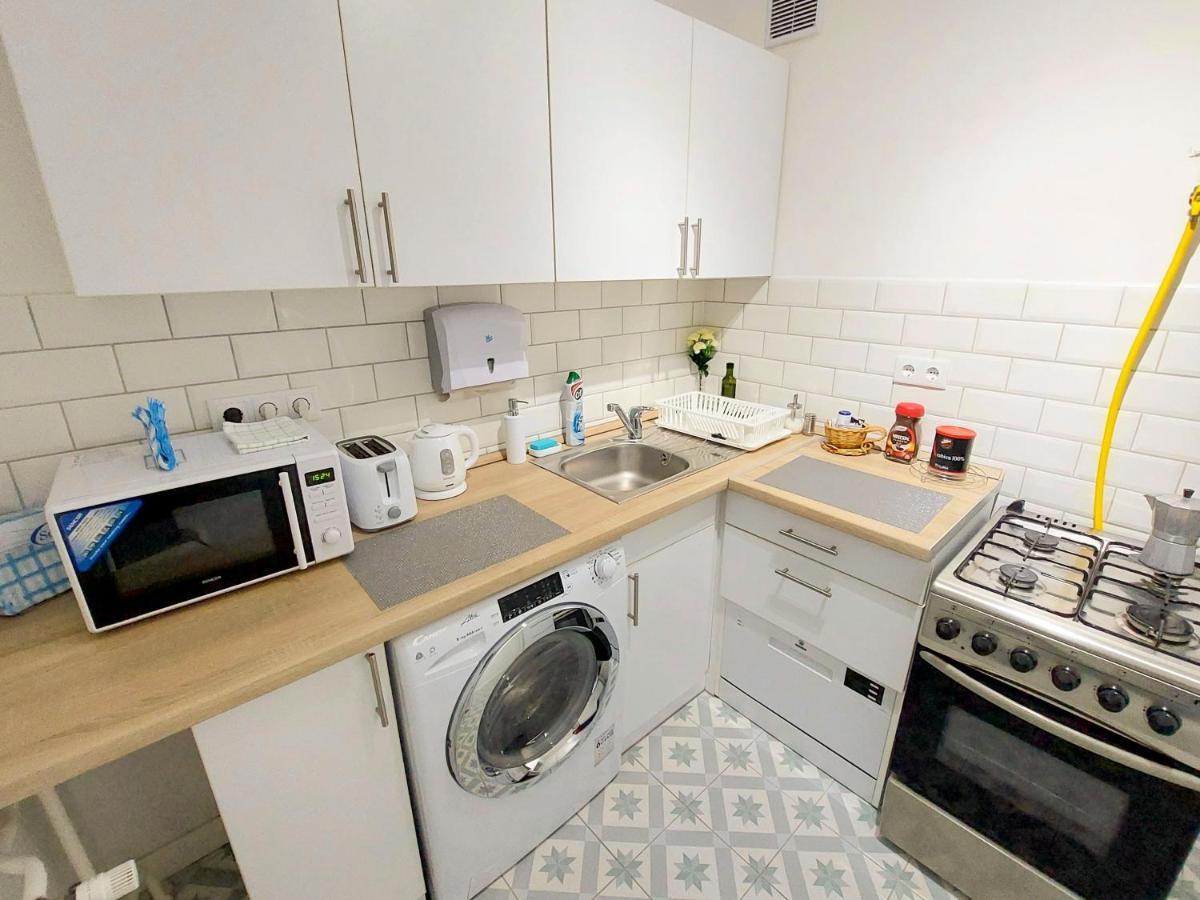Aweshome City Apartment - 3 Bedrooms And Free Parking ديبريتْسين المظهر الخارجي الصورة