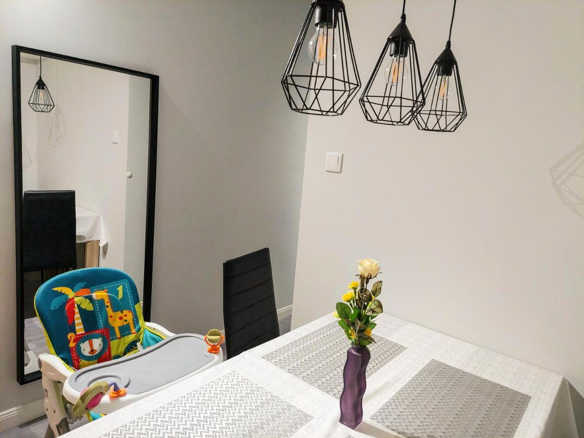 Aweshome City Apartment - 3 Bedrooms And Free Parking ديبريتْسين المظهر الخارجي الصورة