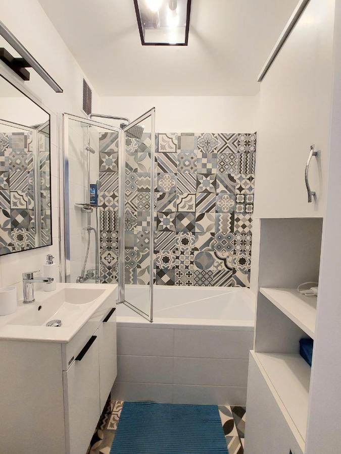 Aweshome City Apartment - 3 Bedrooms And Free Parking ديبريتْسين المظهر الخارجي الصورة