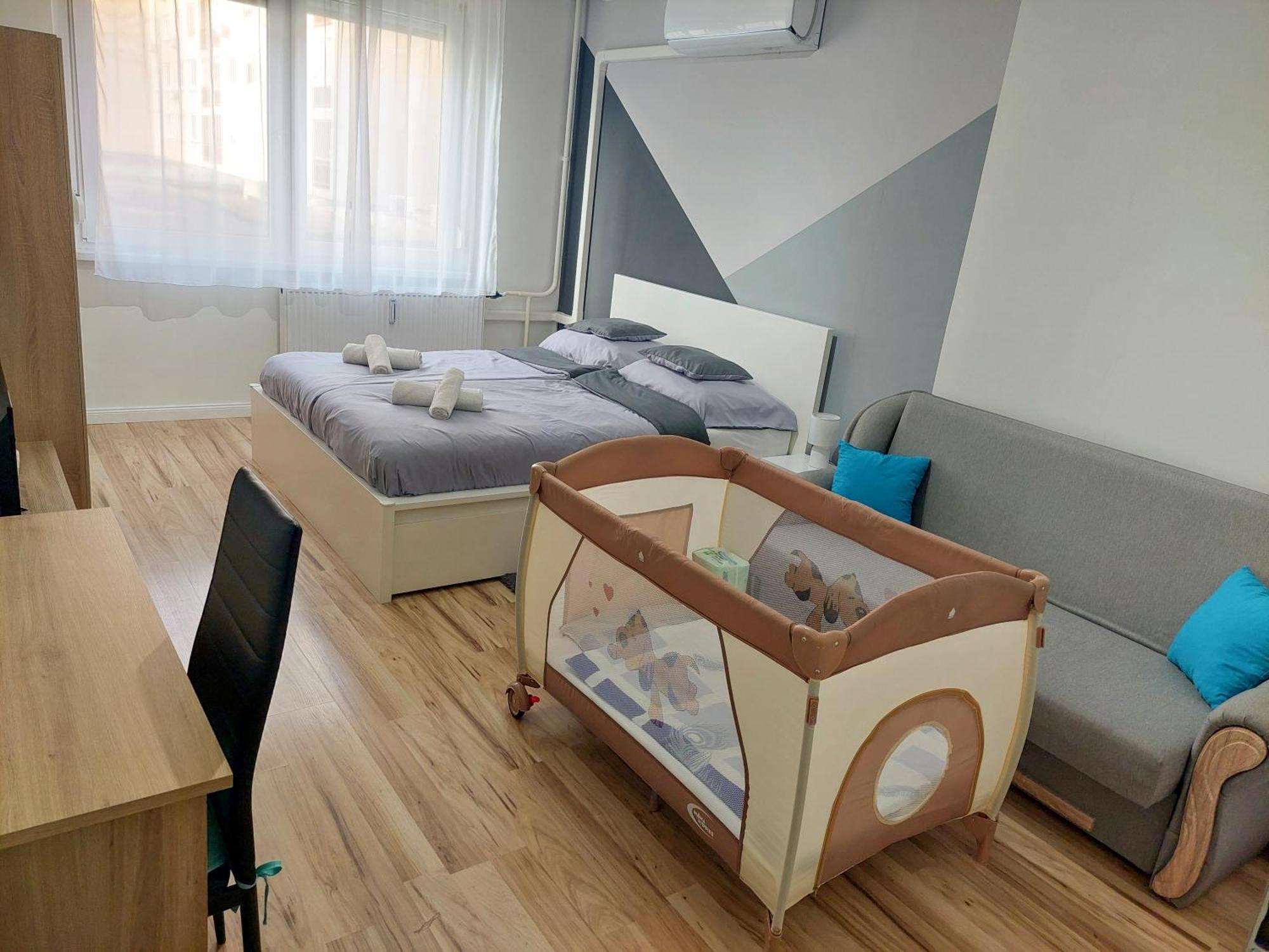 Aweshome City Apartment - 3 Bedrooms And Free Parking ديبريتْسين المظهر الخارجي الصورة